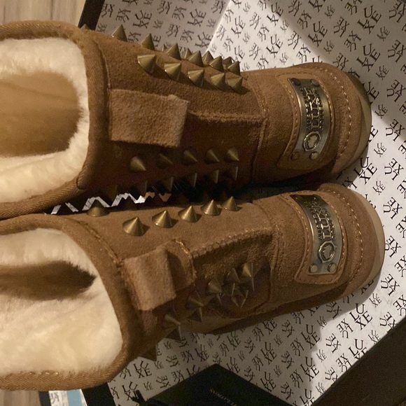 EUC [Australia Luxe Collective] Pistol Brown Studded Sheepskin Boots w/ Box W 5 - Picture 5 of 16